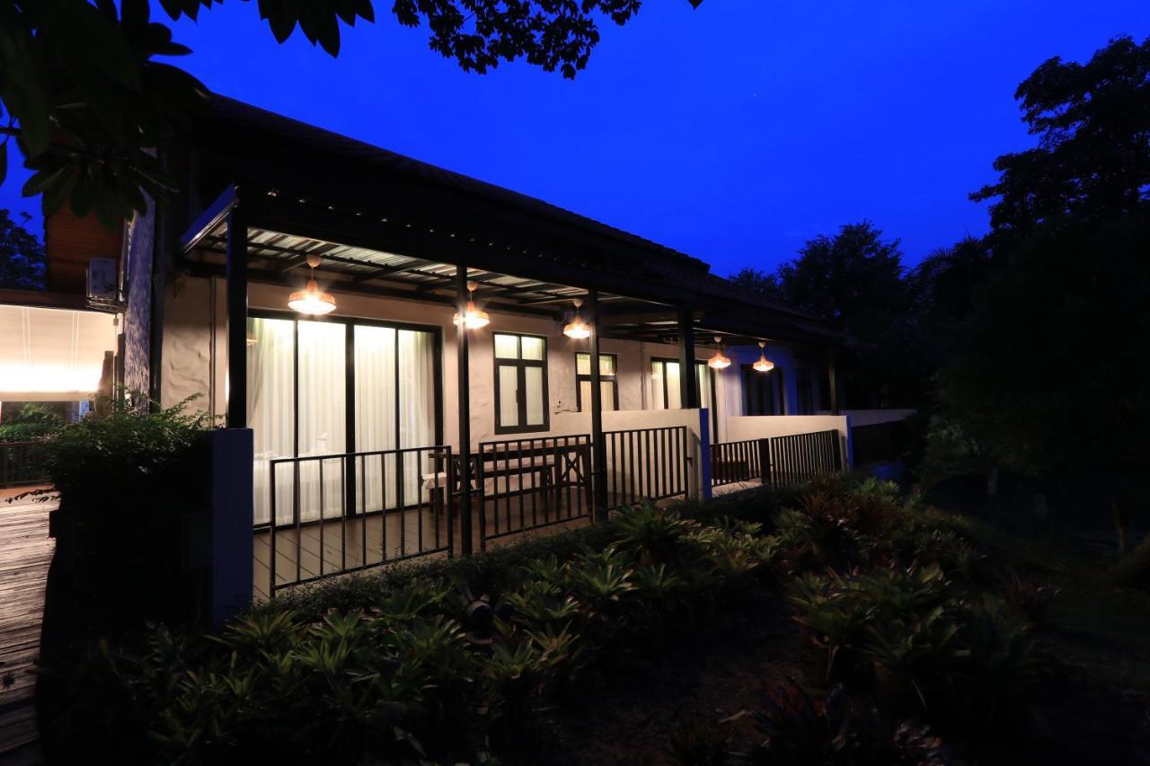 Tharaburi Resort Sukhothai Exterior foto